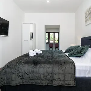 https://arena-delight-studio-apartments.pula-hotels.org