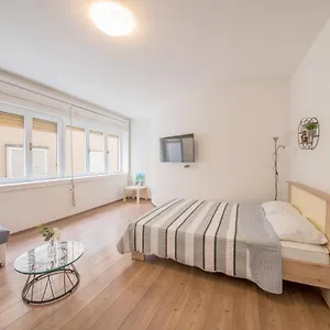 https://aurora-apartment-zadar.hotelinzadar.com